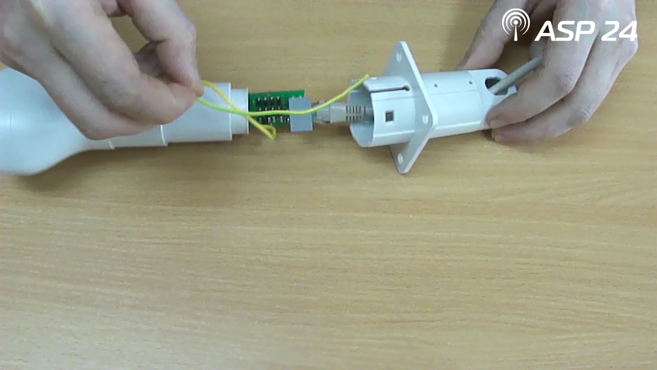   NanoBridge  AirGrid AN-100-Poe. 